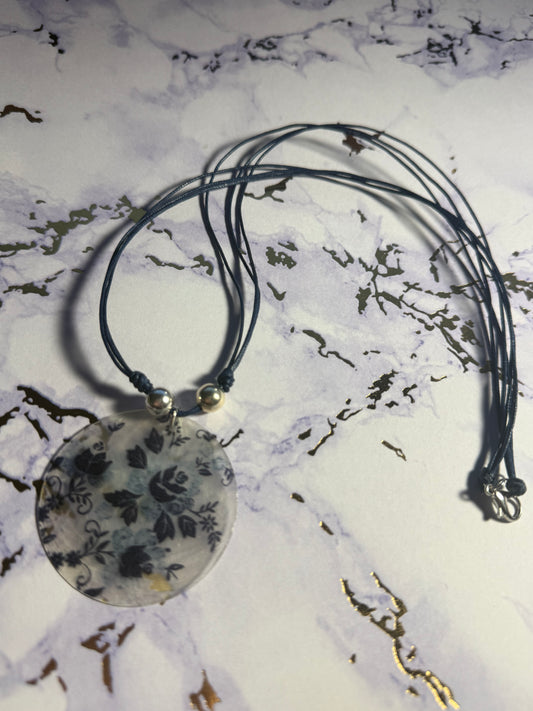 Shell Pendant with Roses Necklace