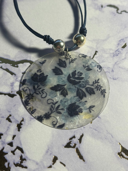 Shell Pendant with Roses Necklace